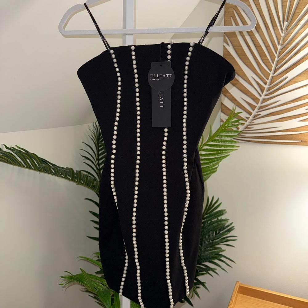 Elliatt Sonnet Mini Strapless Pearl Dress In‎ Black - Picture 4 of 6